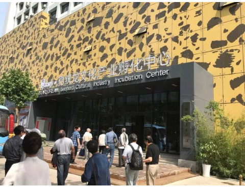 山影集团退休干部一行参观星工坊