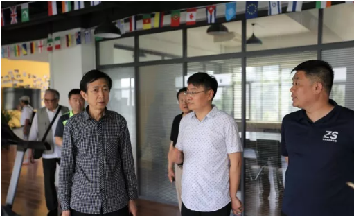 山影集团退休干部一行参观星工坊