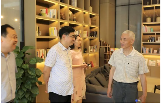 山影集团退休干部一行参观星工坊
