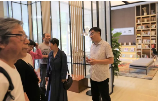 山影集团退休干部一行参观星工坊